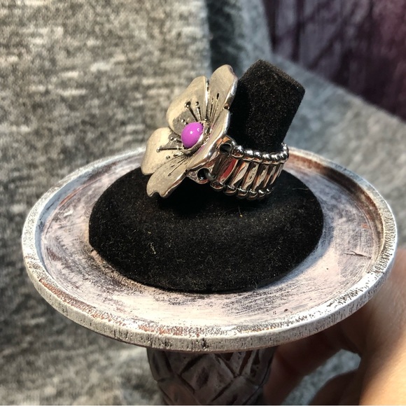 Purple Silver floral stretch ring - Picture 4 of 4